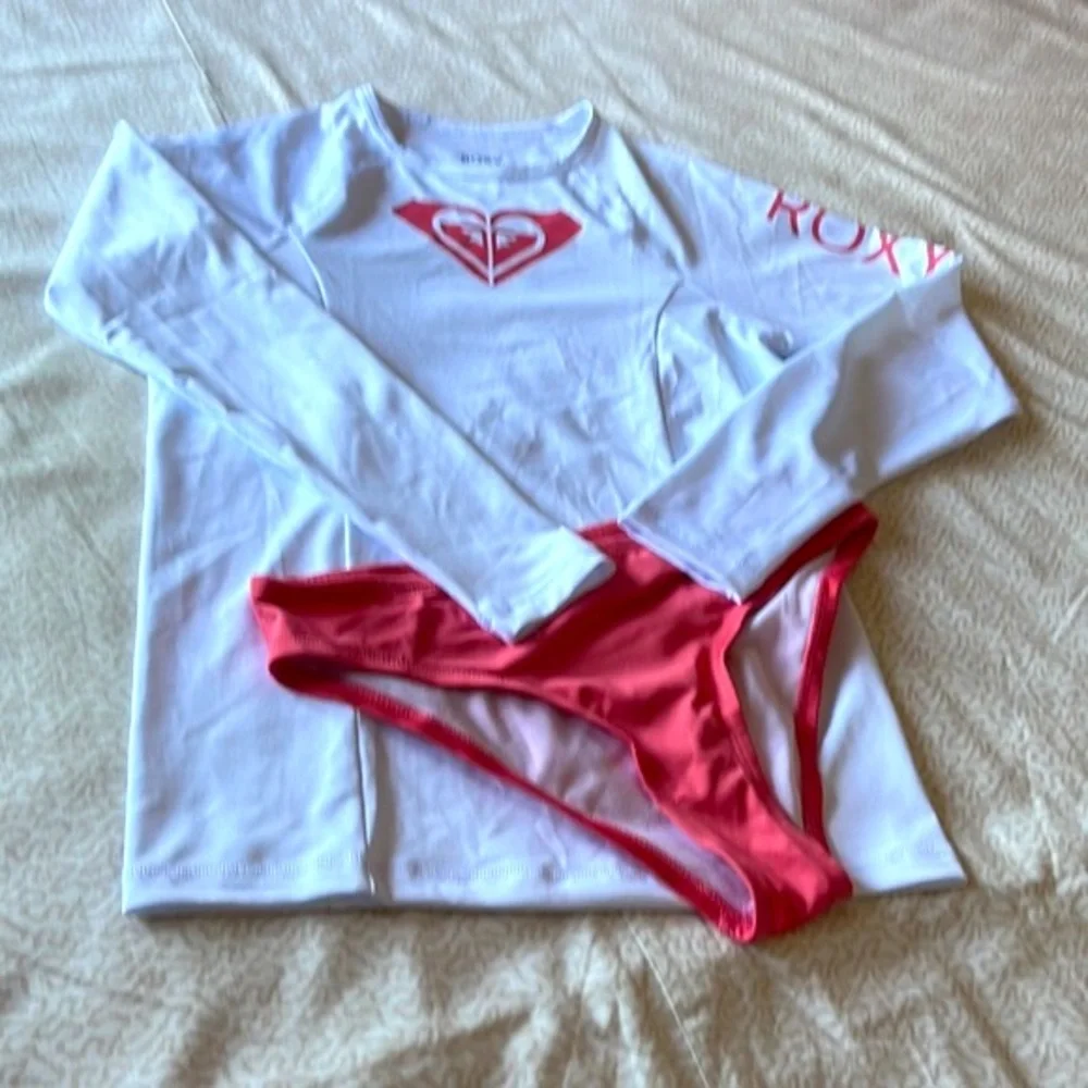 NWT Roxy Girls White Rashguard with Pink Bikini Set that fits size 12/14